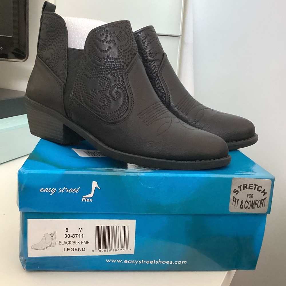 \Easy Street\ NWB Legend Ankle Boots - Picture 12 of 12